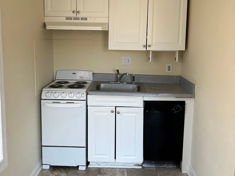 327 Taylor St — Photo 5