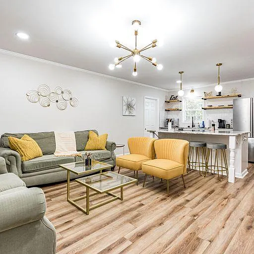 217 E Lee St — Photo 1