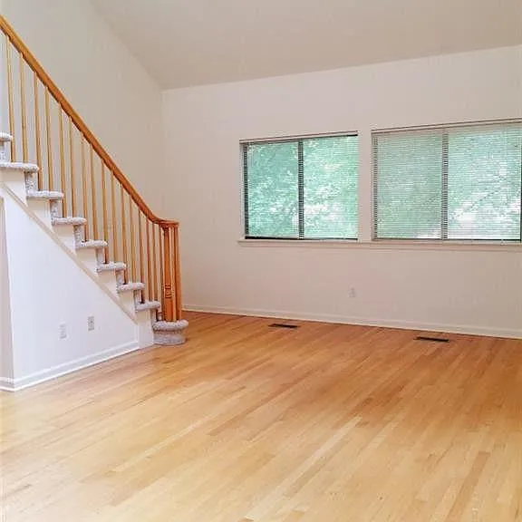 2435 Bedford St #21Y — Photo 4