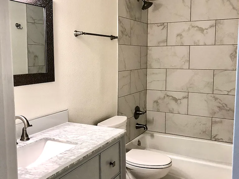 2433 Gay St — Photo 7