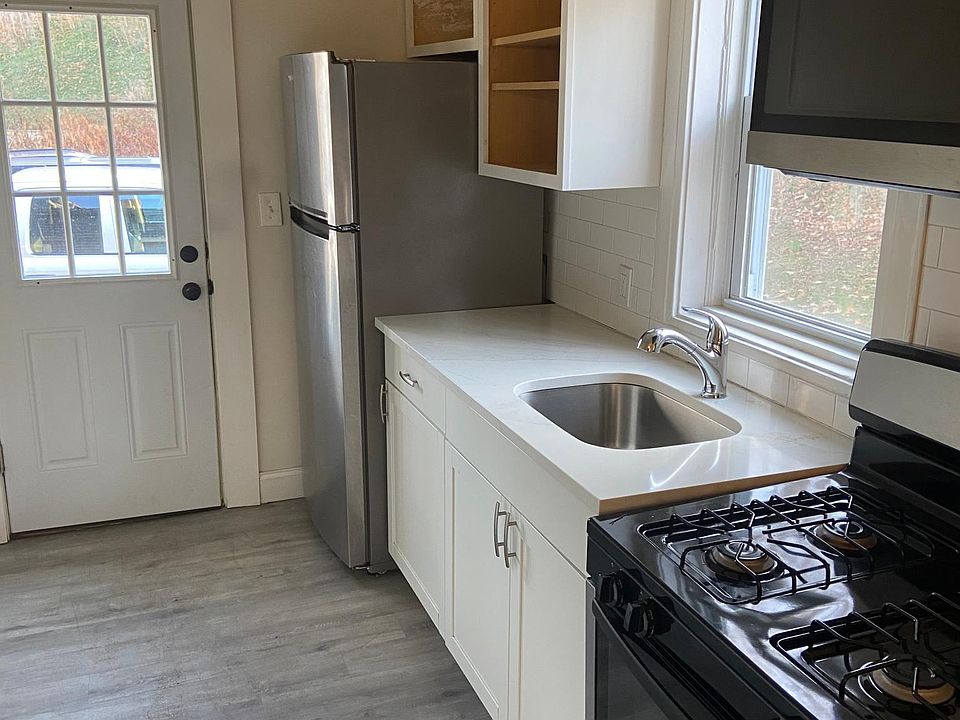 2nd image of 18 Soundview Rd #2