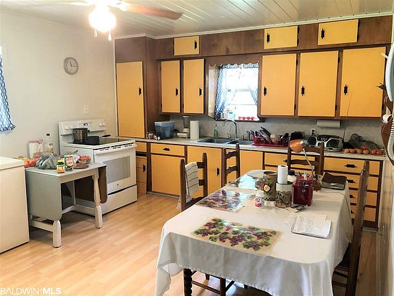 4th image of 2315 Pineview Dr