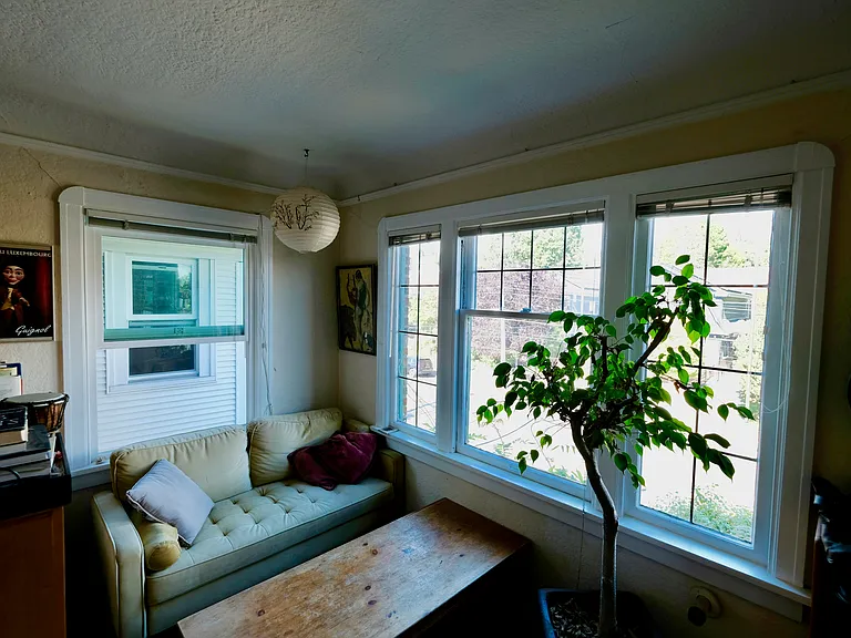 729 10th Ave E #3 — Photo 2