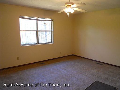 5th image of 4304 N Church St