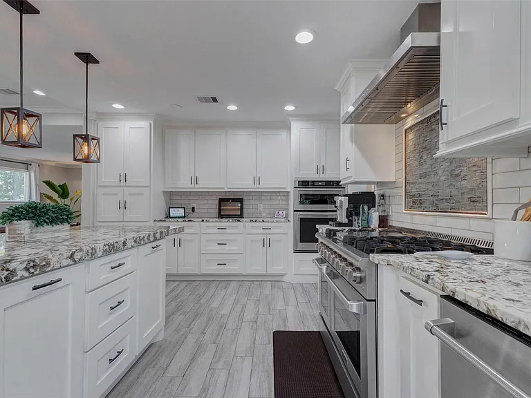 3711 Linkview Dr — Photo 8