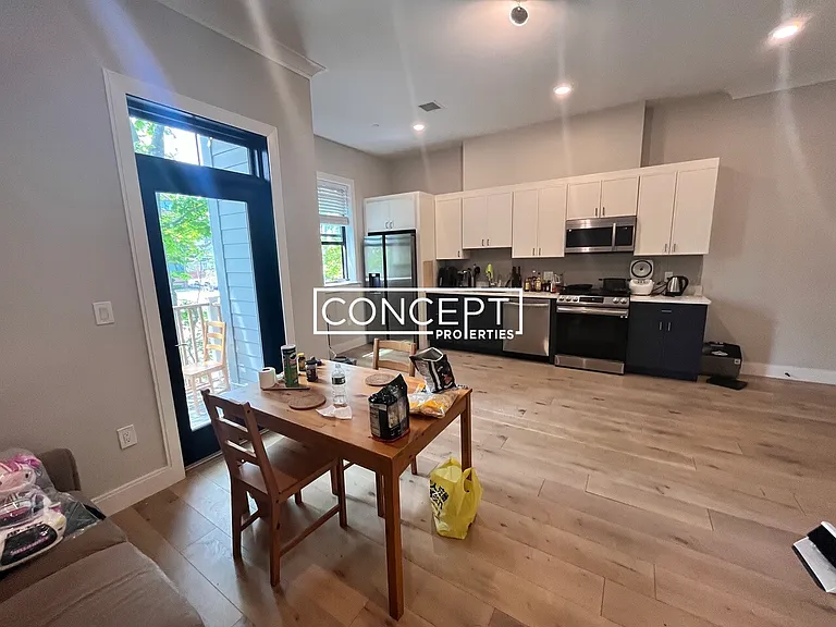 157 Everett St #203 — Photo 9