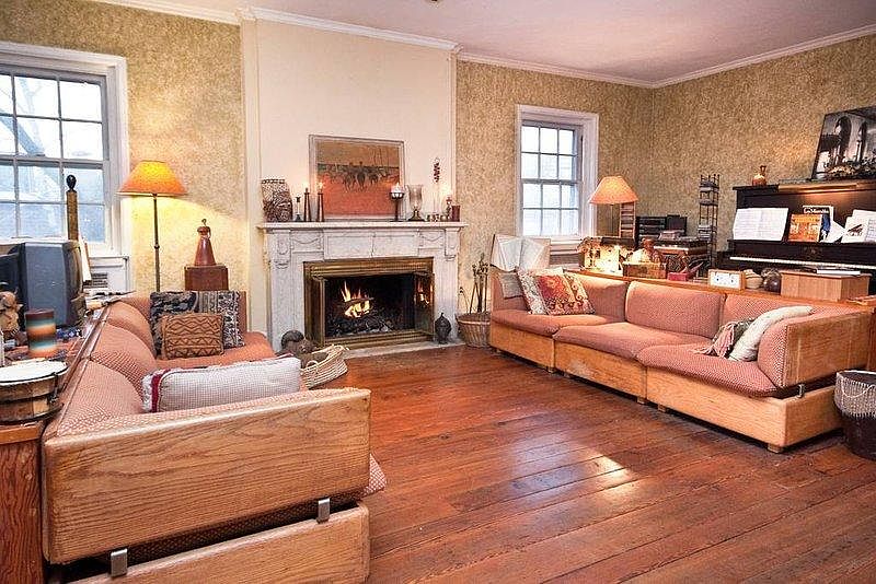 Artisanal walls, hand shellacked floors