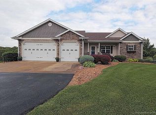 221 Woodvine Ct, Farmington, MO 63640