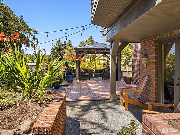 5th image of 3333 43rd Avenue NE