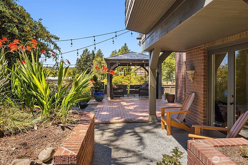 5th image of 3333 43rd Avenue NE
