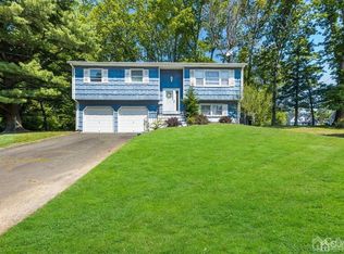 1 Alpine Ct, East Brunswick, NJ 08816