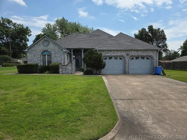 112 Circle Dr, Checotah, OK 74426