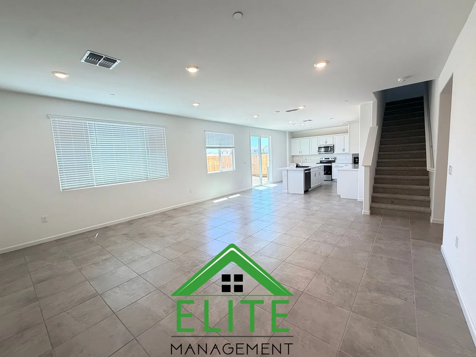 5 bed, 2896 sqft, $3,395 — Photo 2