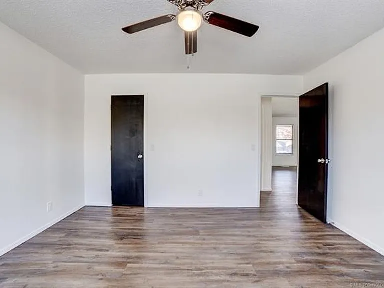 11115 S Date St — Photo 10