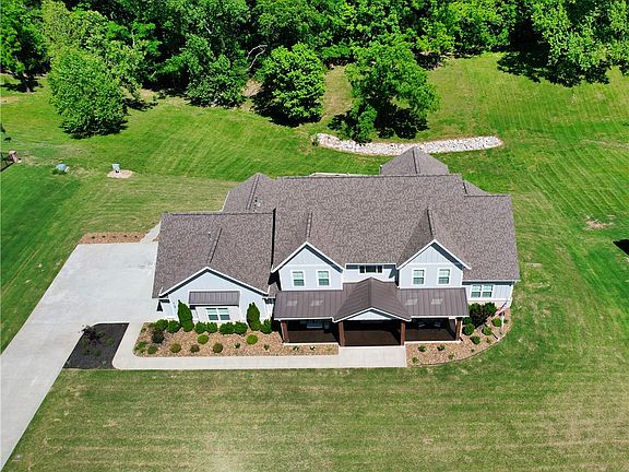 2nd image of 4105 Rolling Meadows Dr
