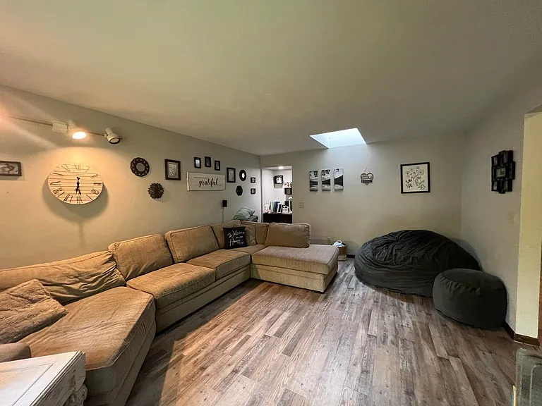 1243 Grove St — Photo 2