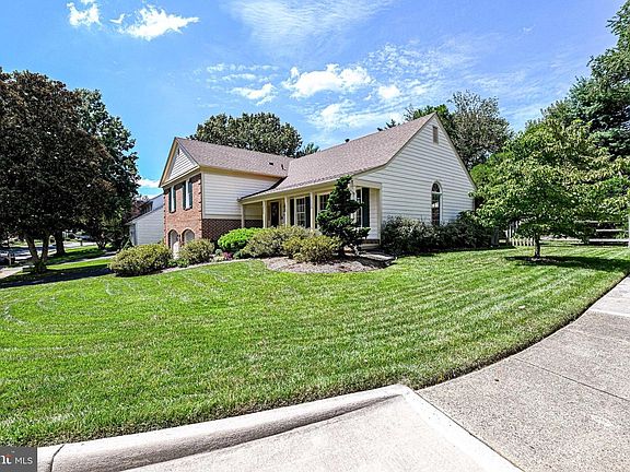 5th image of 8924 Kenilworth Dr