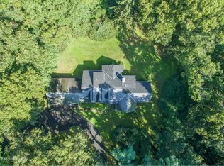 12 Valley Rd, Locust Valley, NY 11560