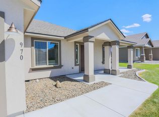 970 N Oklahoma Pl, Kennewick, WA 99336