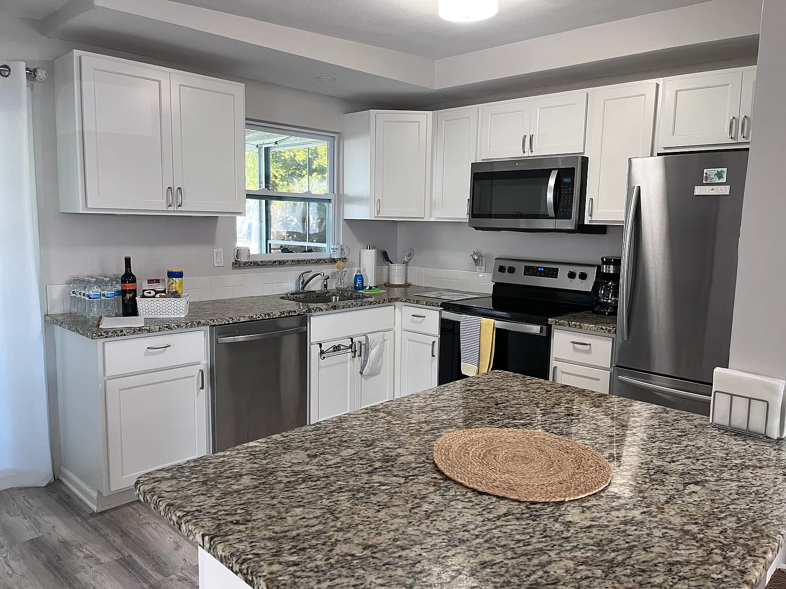 2 bed, 883 sqft, $1,950 — Photo 2