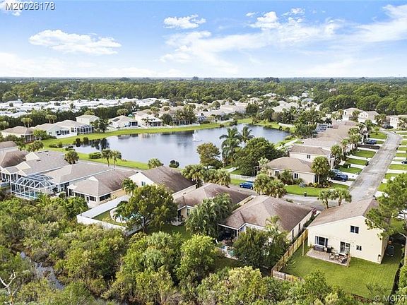 5th image of 4741 SE Winter Haven Ct