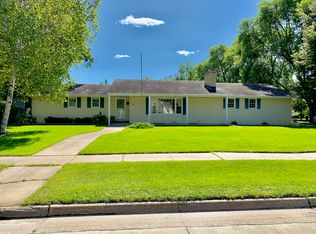 235 27th Ave S, Grand Forks, ND 58201