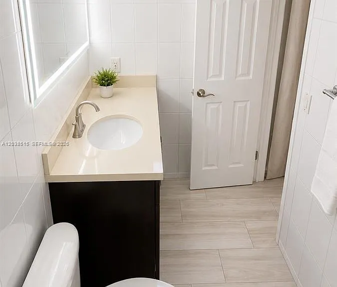 6904 N Kendall Dr #F305 — Photo 13