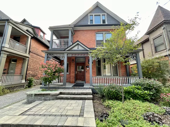 376 Lewis St #1, Ottawa, ON K2P 0S9
