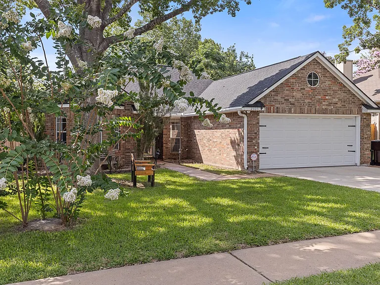 2305 Raintree Path — Photo 3