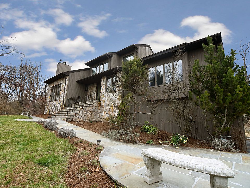 1st image of 13 Amalfi Dr