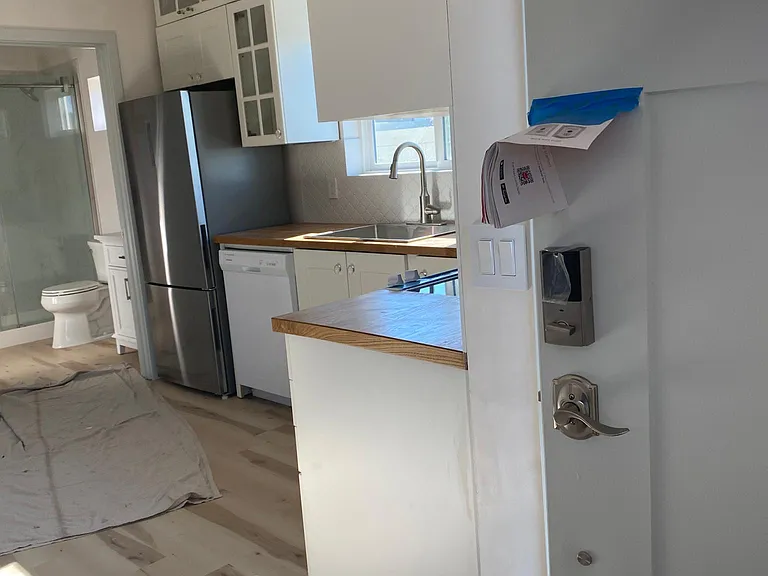 277A Viking St — Photo 4