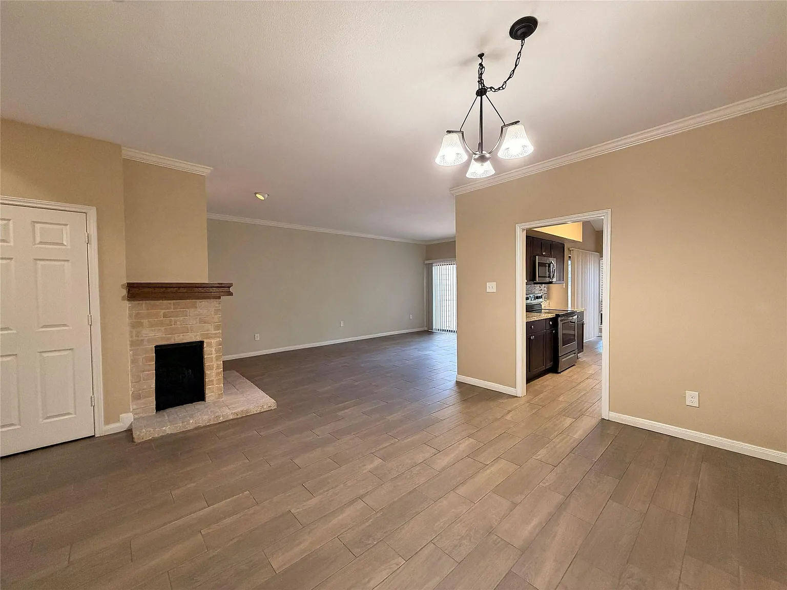 3 bed, 2.5 bath, 2254 sqft, $3,000 — Photo 3