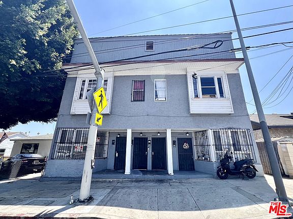 2nd image of 3260 E 4th St