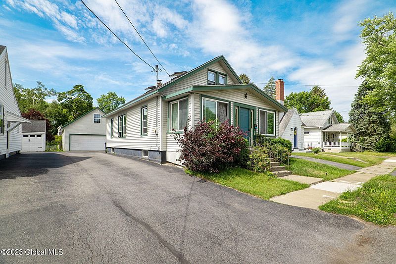 2nd image of 415 Sanders Avenue