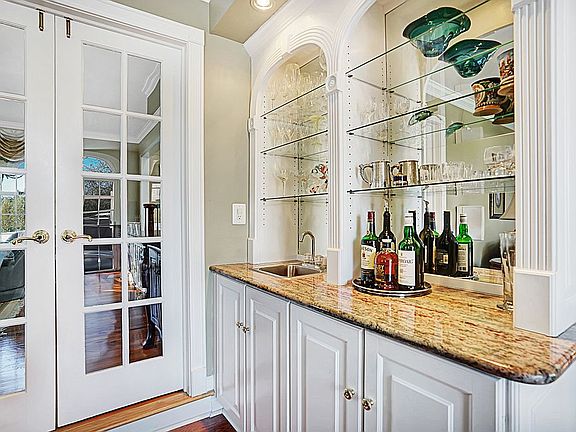 4th image of 10 Bittle Ct
