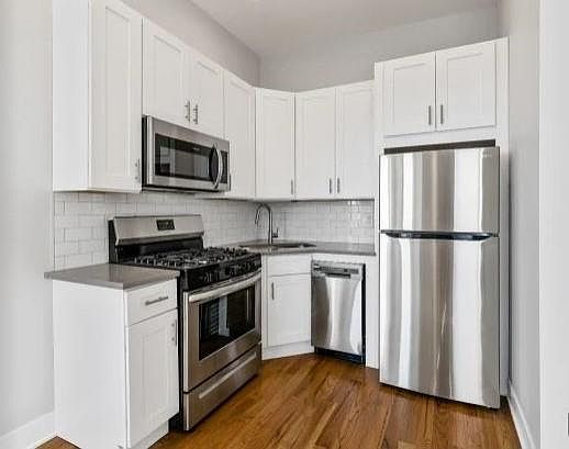 2nd image of 352 W Dickens Ave #65xyenynv