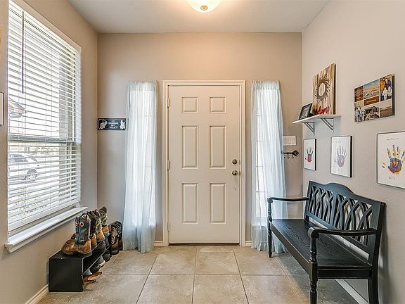 3rd image of 152 Hidden Creek Ct