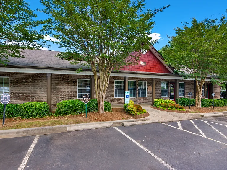 Sharon Pointe Apartment Homes — Photo 10