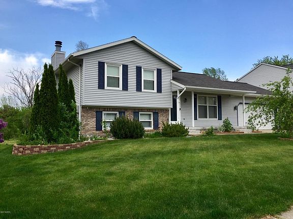 2nd image of 2521 Thorn Creek St SE