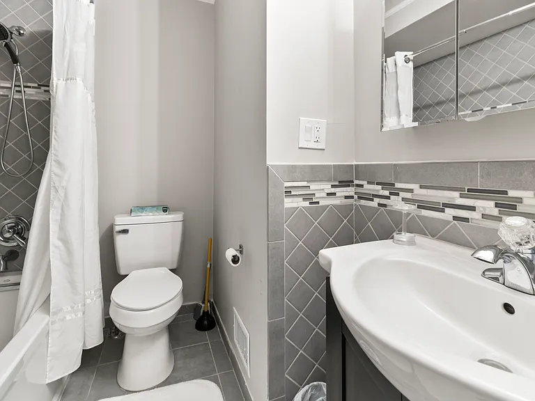 12401 Lyford Dr — Photo 22