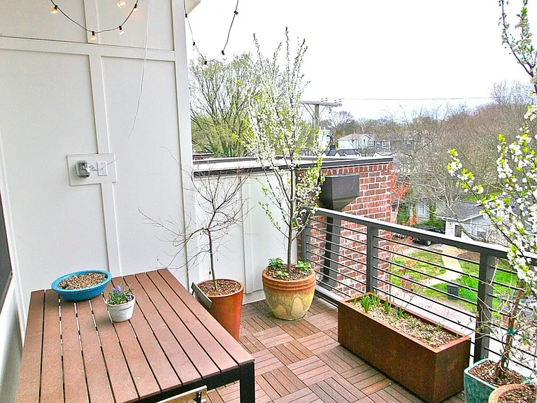 1029 Chester Ave — Photo 31