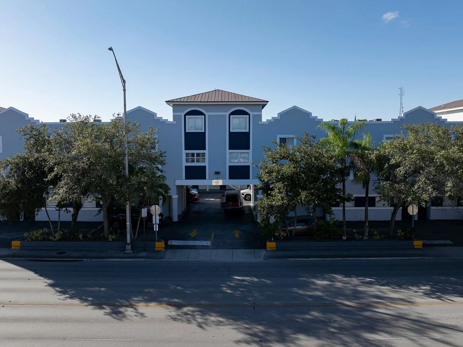 Kina Hialeah Apartments — Photo 2
