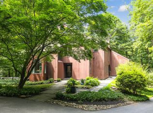 22 Wakan Dr, Katonah, NY 10536