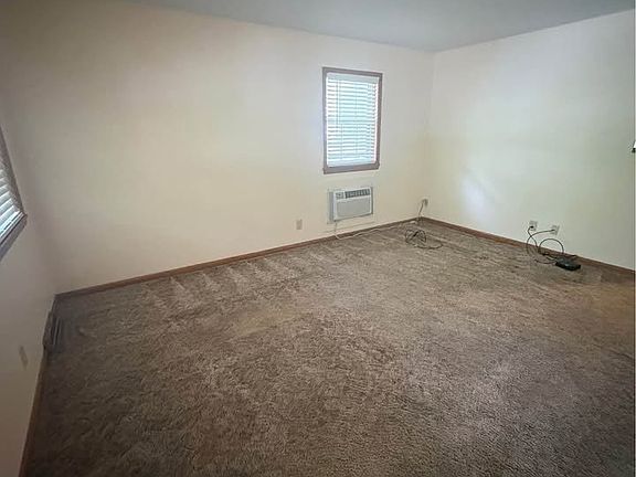 4th image of 1258 E Elm St #13