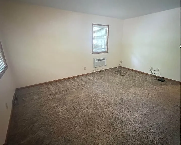 1258 E Elm St #13 — Photo 4
