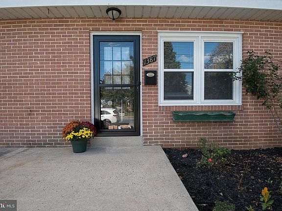 3rd image of 1387 Union St