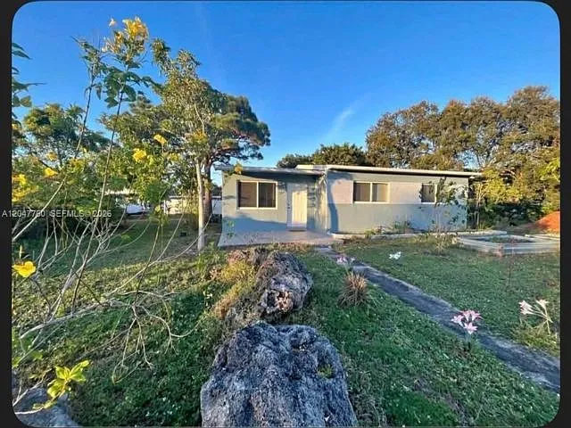 227 SW 22nd Ave