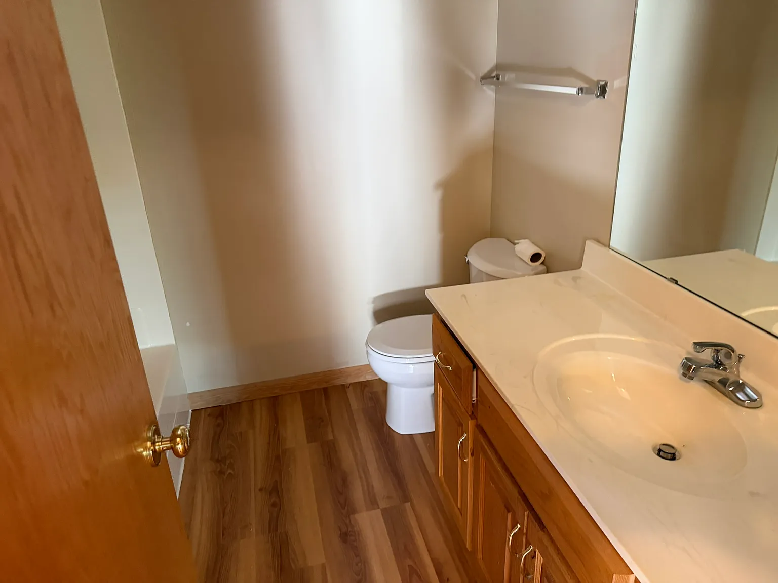4 bed, 2800 sqft, $3,200 — Photo 2