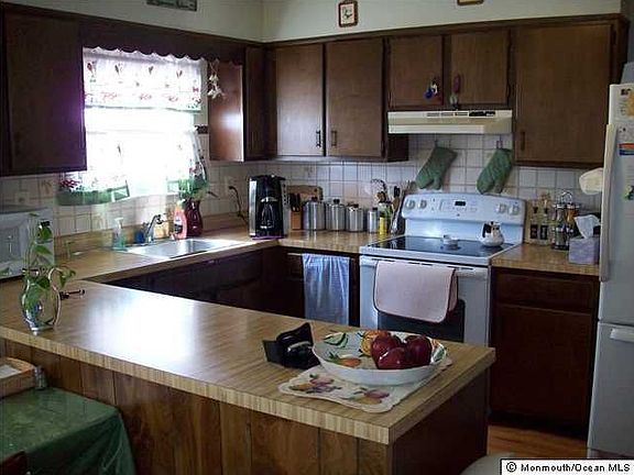 3rd image of 245 Bonaire Dr