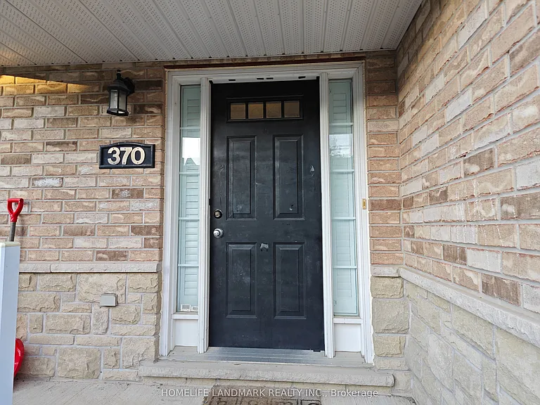 370 Sauve Cres — Photo 2